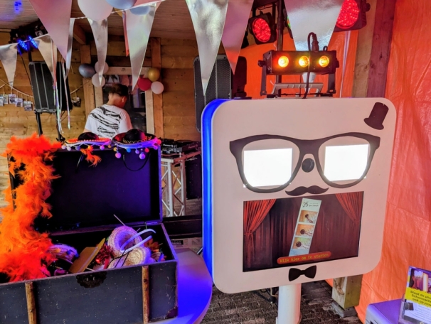 Schonewille Fotografie & Photobooth lekker je zelf zijn, ook op je trouwdag!