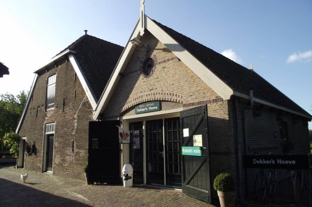 Partycentrum Dekker's Hoeve monumentaal pand voor een intieme, warme en sfeervolle ceremonie